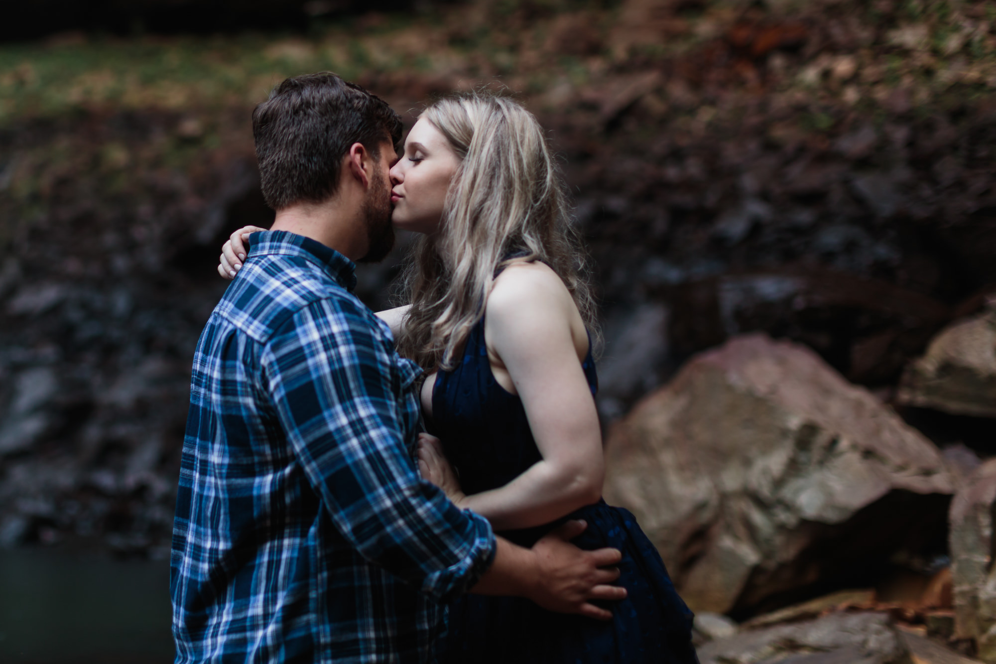 fall creek falls couple photos hand on hip arm on shoulder kiss